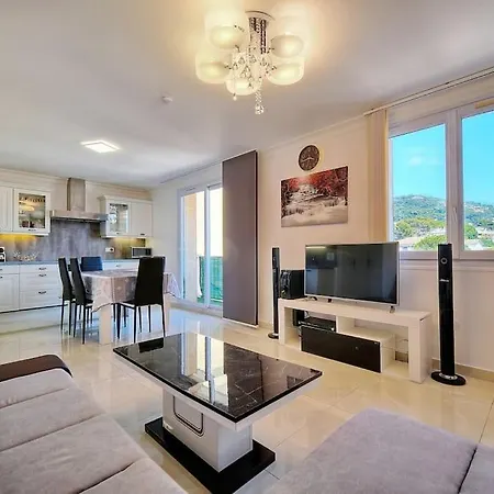 Immogroom - Renovated - Air Conditioning - Balcony Apartment *